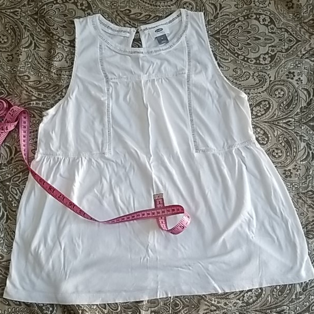 3/$28 Firm Old Navy White Sleeveless Top Sz M